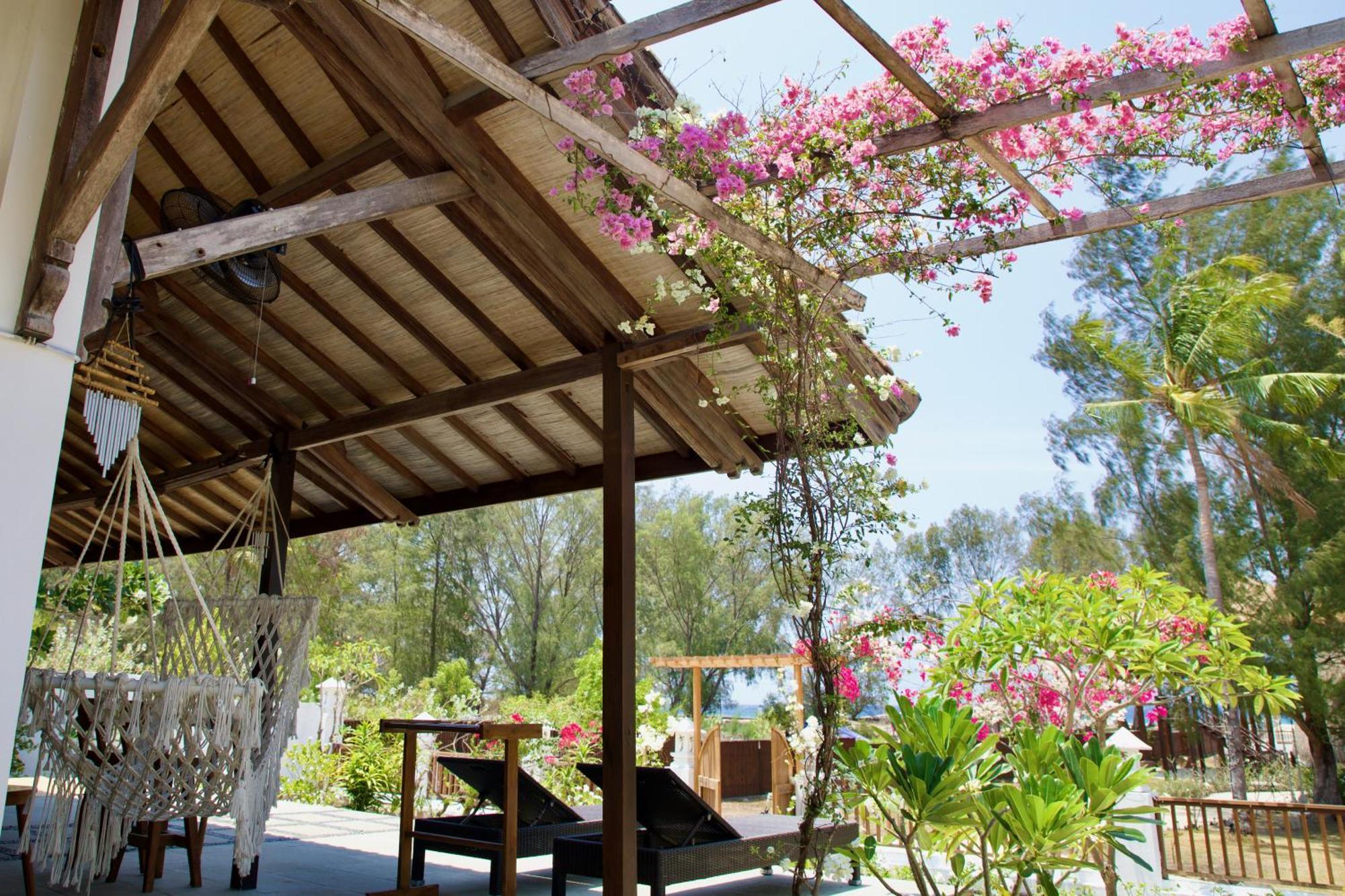 Villa Sunset Beach Gili Trawangan Exterior photo