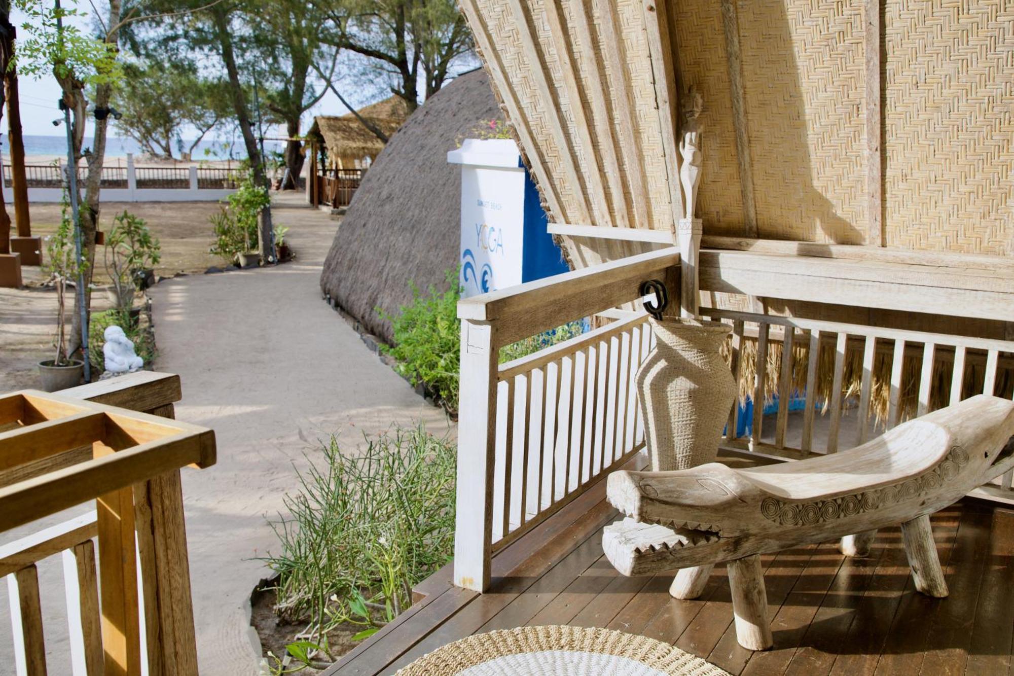 Villa Sunset Beach Gili Trawangan Exterior photo