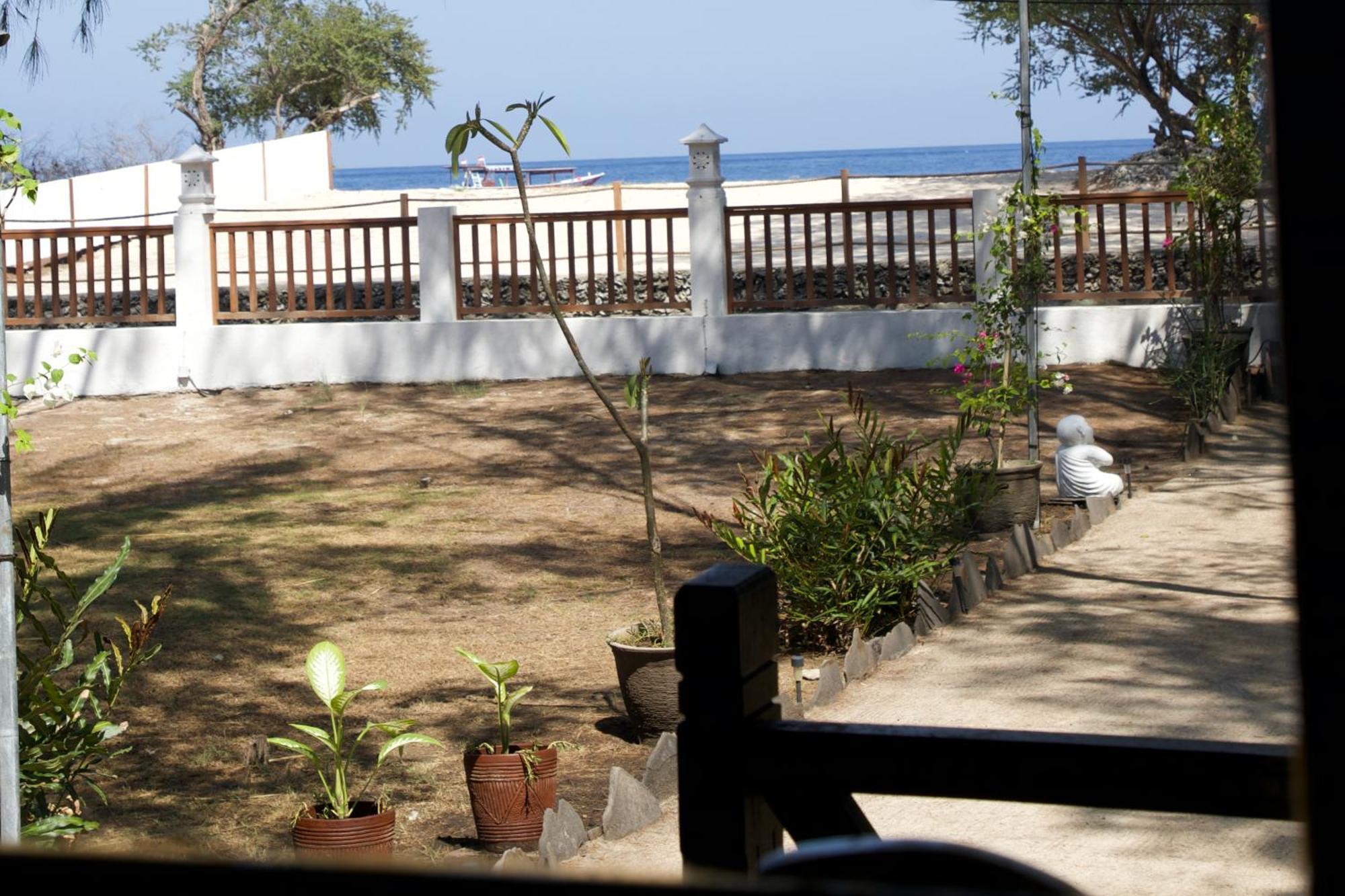 Villa Sunset Beach Gili Trawangan Exterior photo