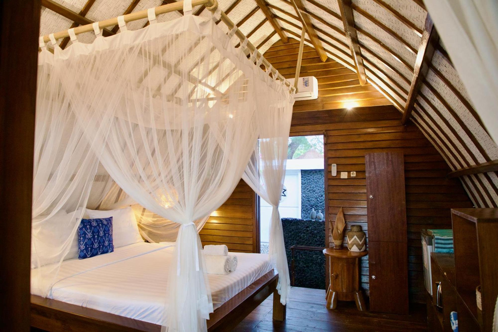 Villa Sunset Beach Gili Trawangan Exterior photo