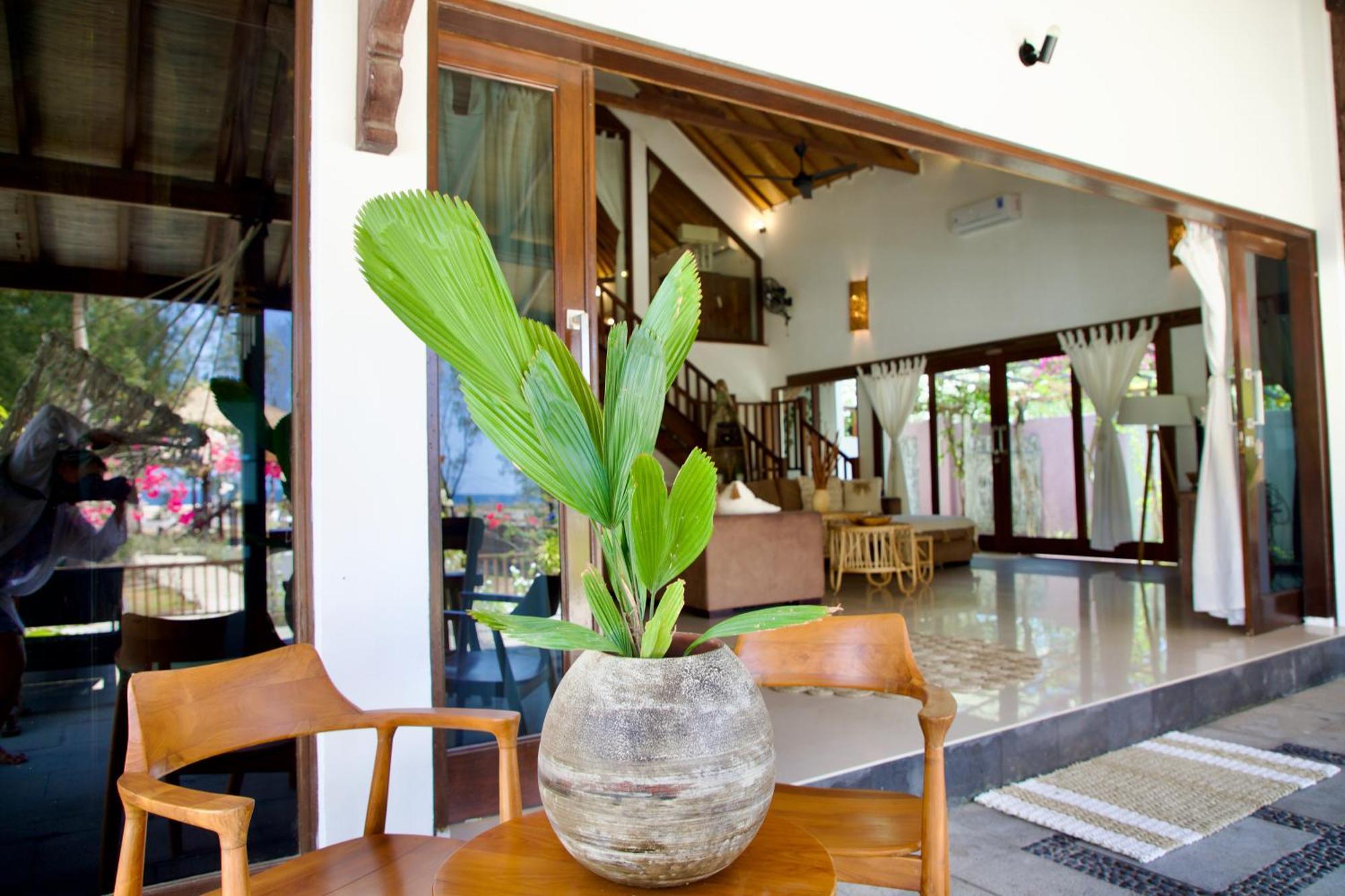Villa Sunset Beach Gili Trawangan Exterior photo