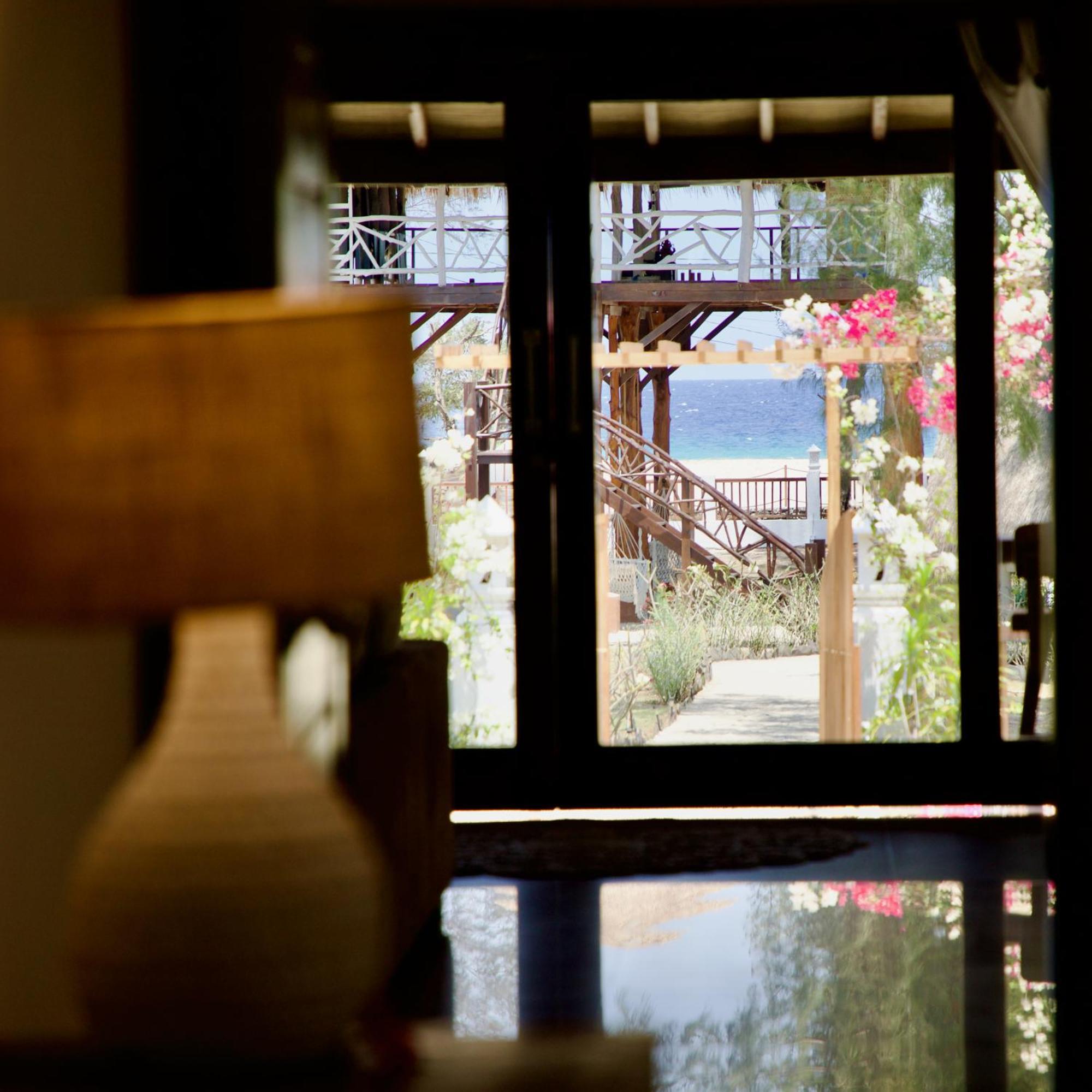 Villa Sunset Beach Gili Trawangan Exterior photo