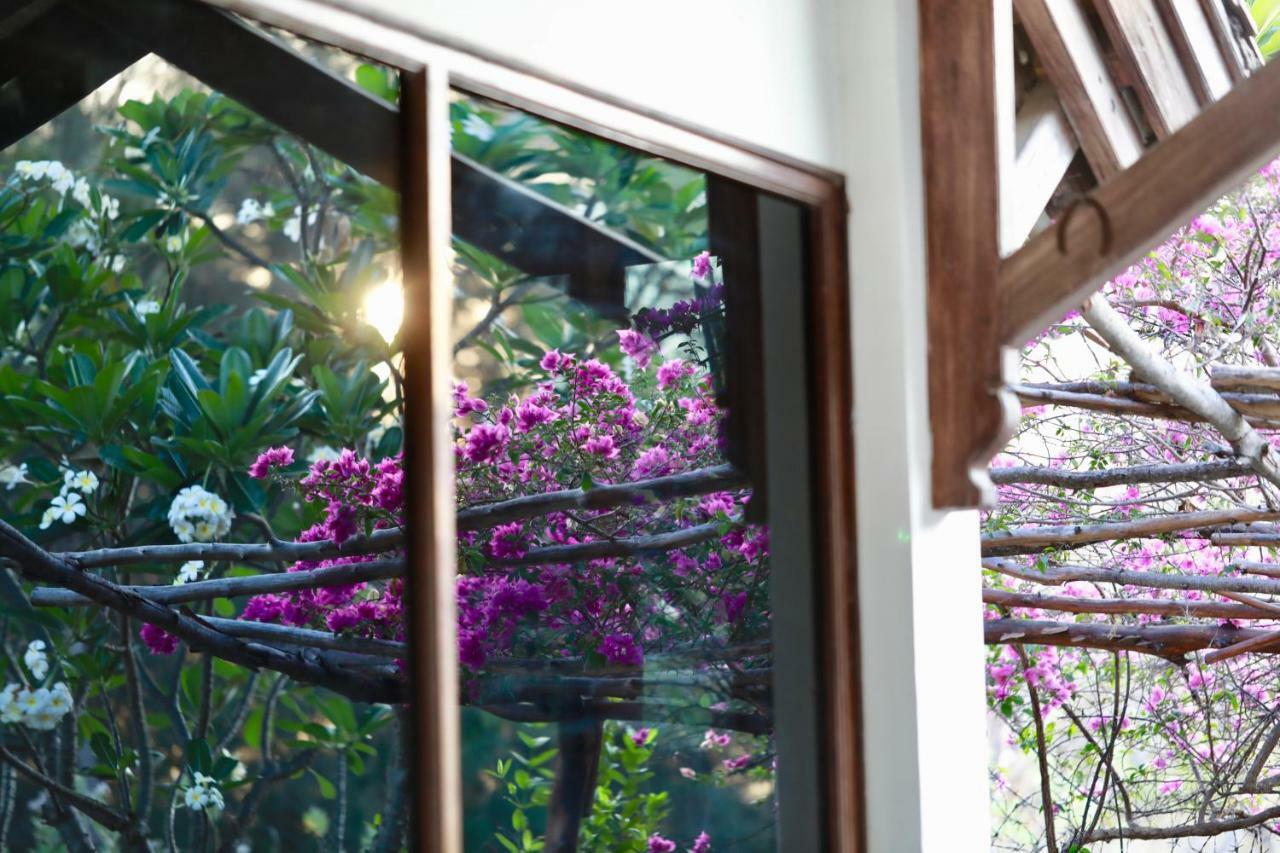 Villa Sunset Beach Gili Trawangan Exterior photo