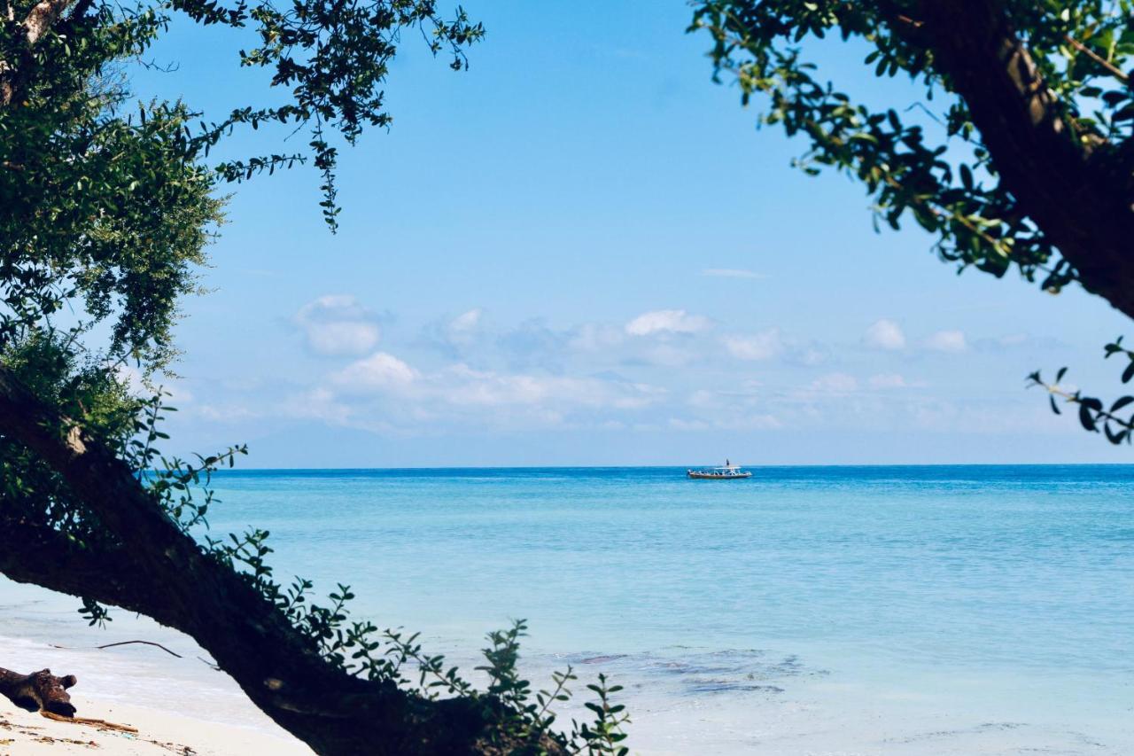 Villa Sunset Beach Gili Trawangan Exterior photo